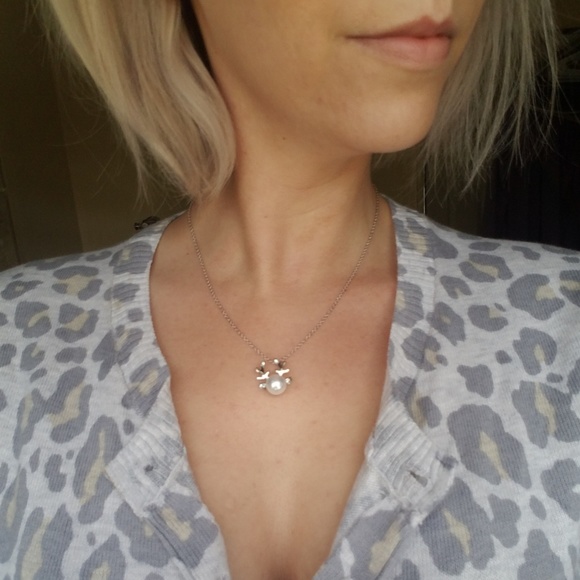 Silver Reindeer Necklace | Christmas Pearl - Picture 3 of 4